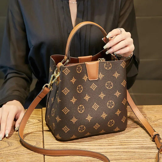 IVK 15*20cm Luxury Women's Brand Clutch Bags Designer Round Crossbody Shoulder Purses Handbag Women Clutch Travel Tote Bag - LESSANA